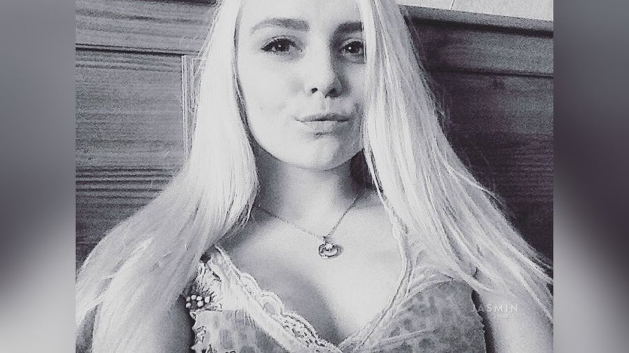18yo real girl - XXX Dessert - Picture 1
