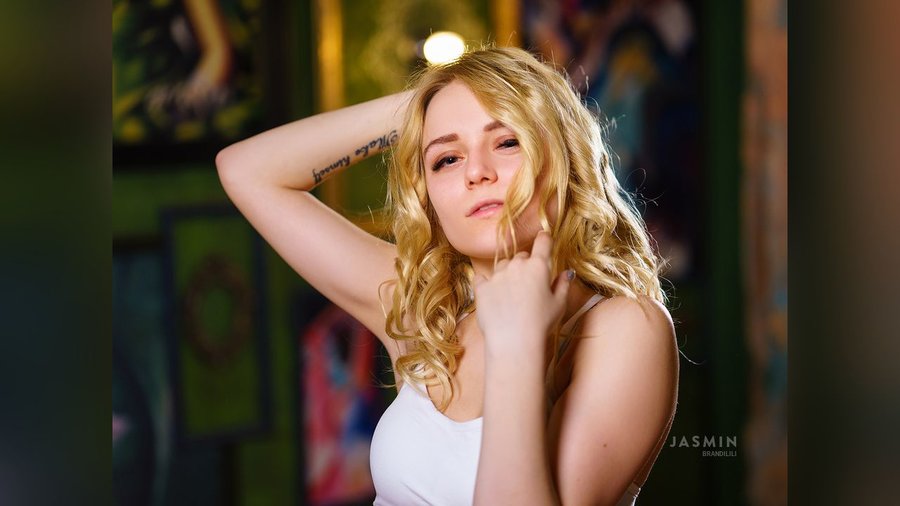 18yo dildo squirt - XXX Dessert - Picture 4
