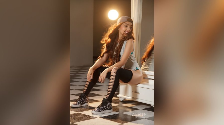 19yo camgirl squirt - XXX Dessert - Picture 2