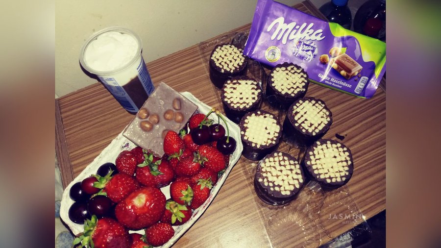 Straight dark eyes girl - XXX Dessert - Picture 1