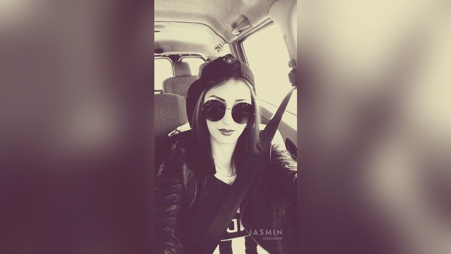 Straight dark eyes girl - XXX Dessert - Picture 2