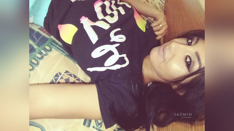 Straight dark eyes girl - XXX Dessert - Picture 3