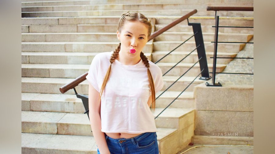 18yo girl squirt - XXX Dessert - Picture 3