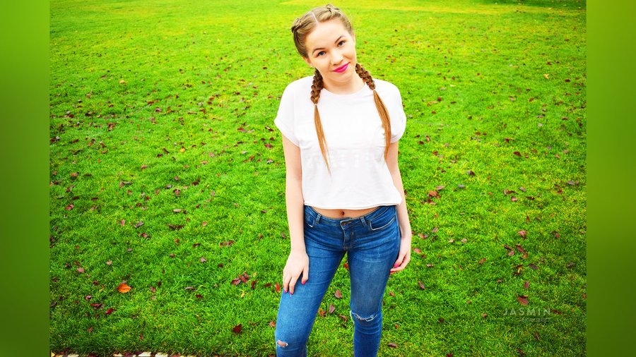 18yo cameltoe - XXX Dessert - Picture 2