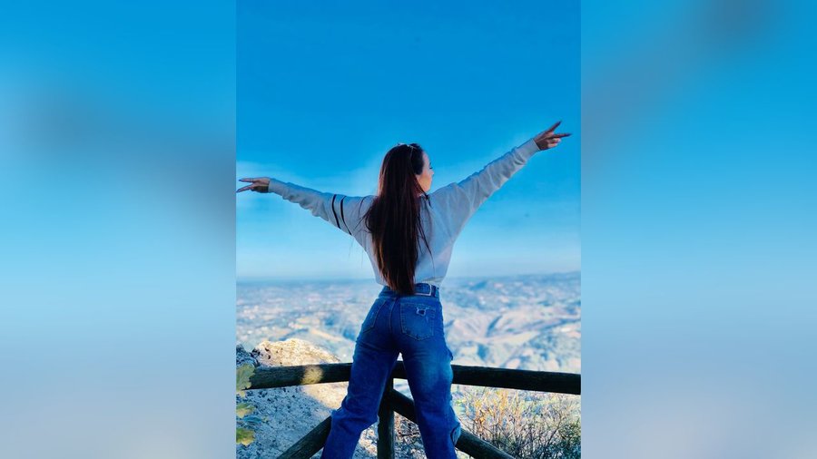 Athletic strap on webcam - XXX Dessert - Picture 1