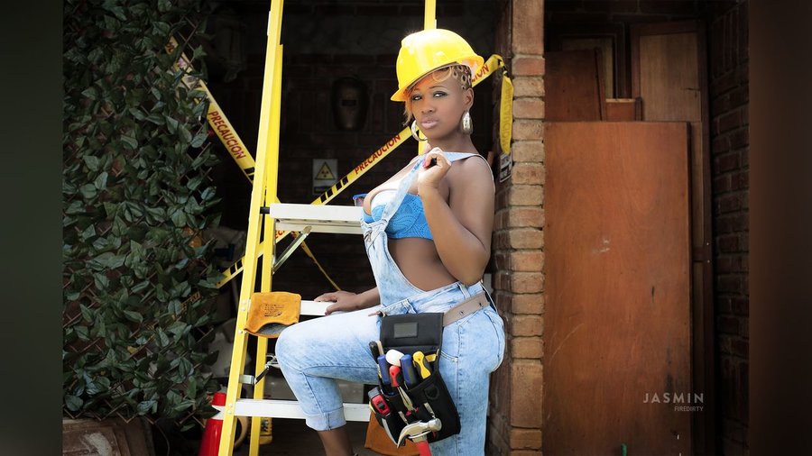 Ebony italian cameltoe - XXX Dessert - Picture 3