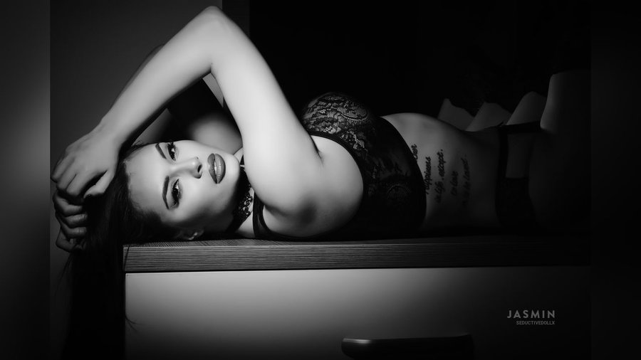 Spanish athletic girl - XXX Dessert - Picture 1