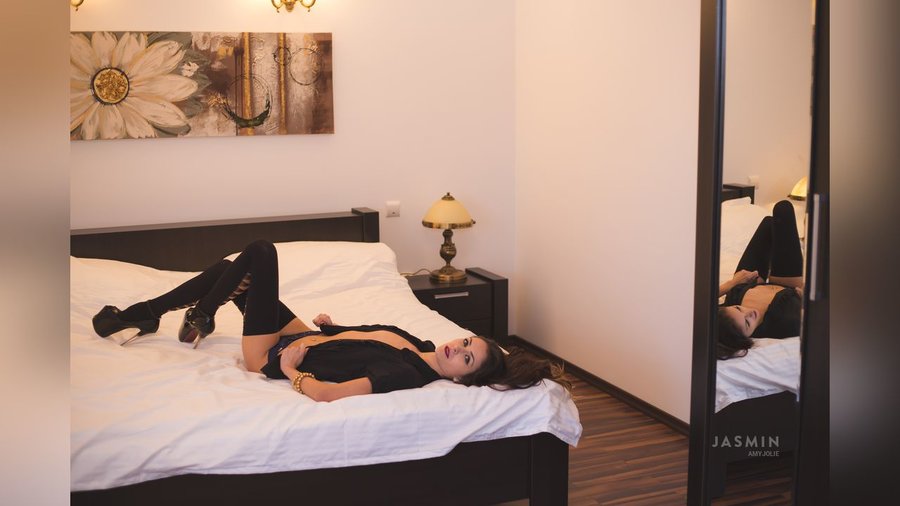 Bisexual petite - XXX Dessert - Picture 1