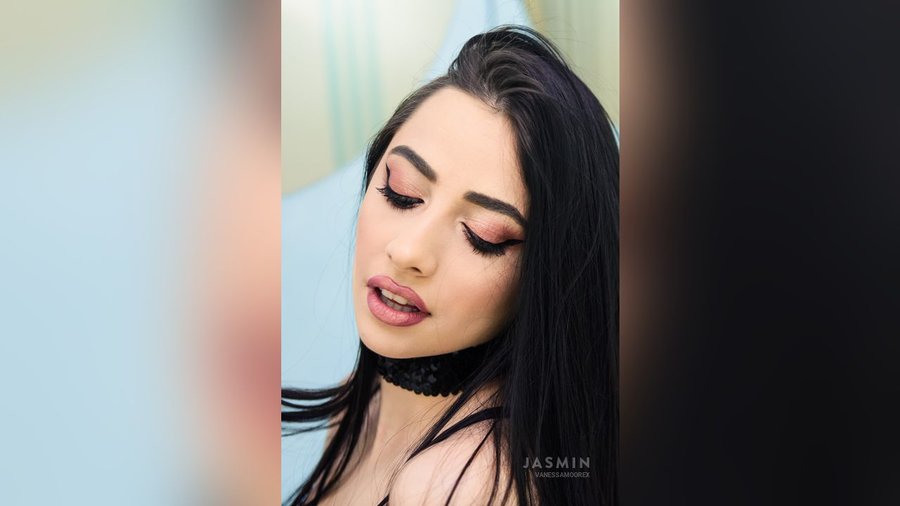 Petite 19yo - XXX Dessert - Picture 1