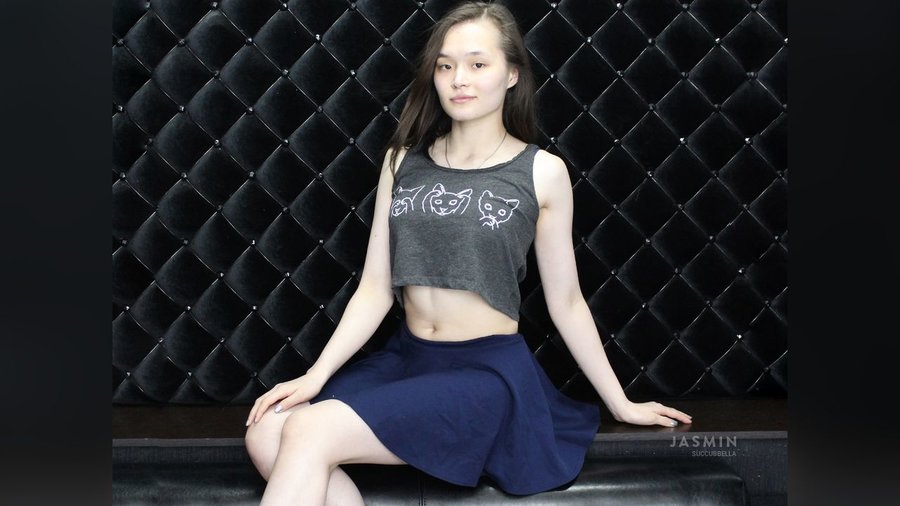 19yo piercing - XXX Dessert - Picture 1