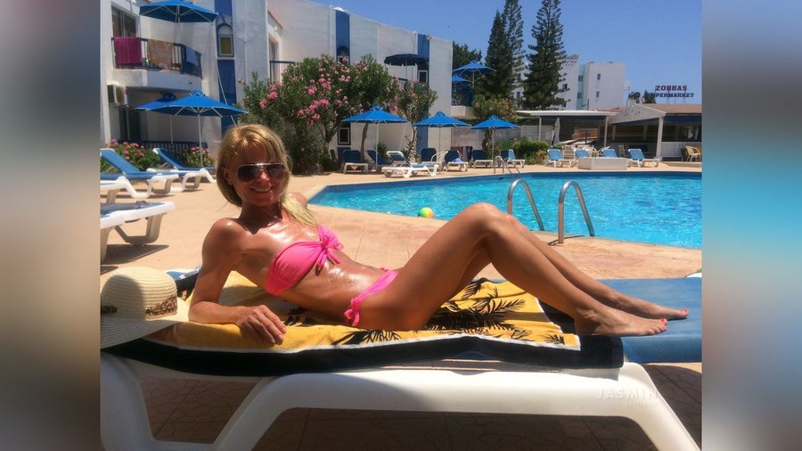 Bisexual petite mature - XXX Dessert - Picture 1