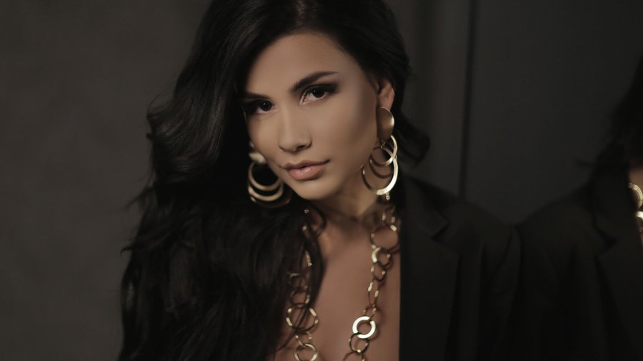 Dark eyes girl - XXX Dessert - Picture 1