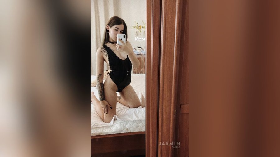 19yo web cam - XXX Dessert - Picture 1