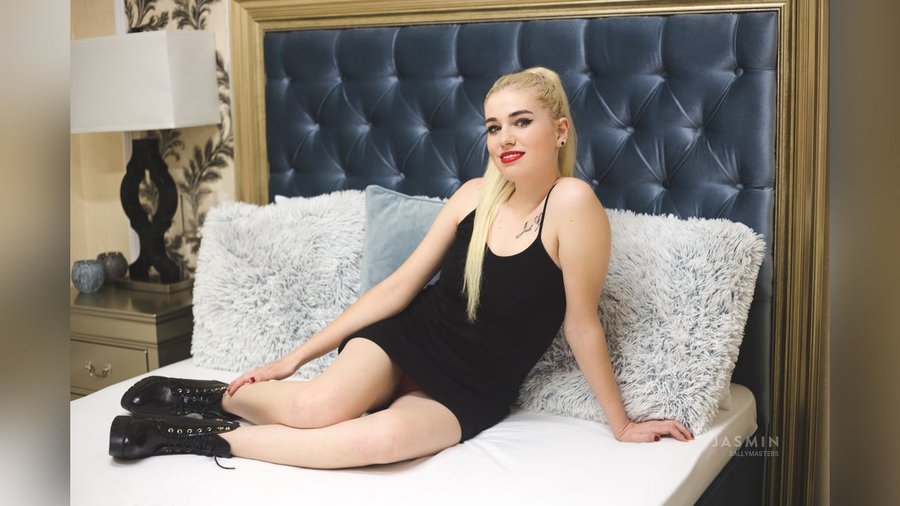 Big tit 19yo oil - XXX Dessert - Picture 7