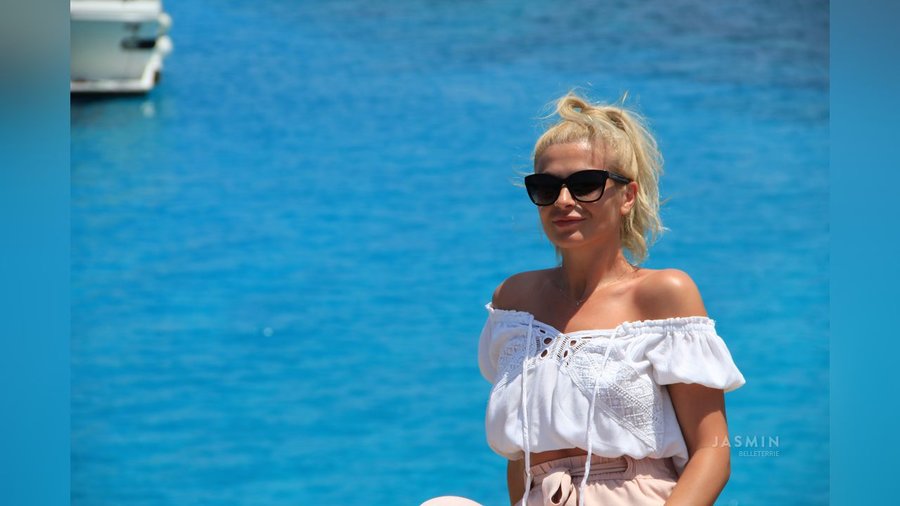 Big tit french oil - XXX Dessert - Picture 3