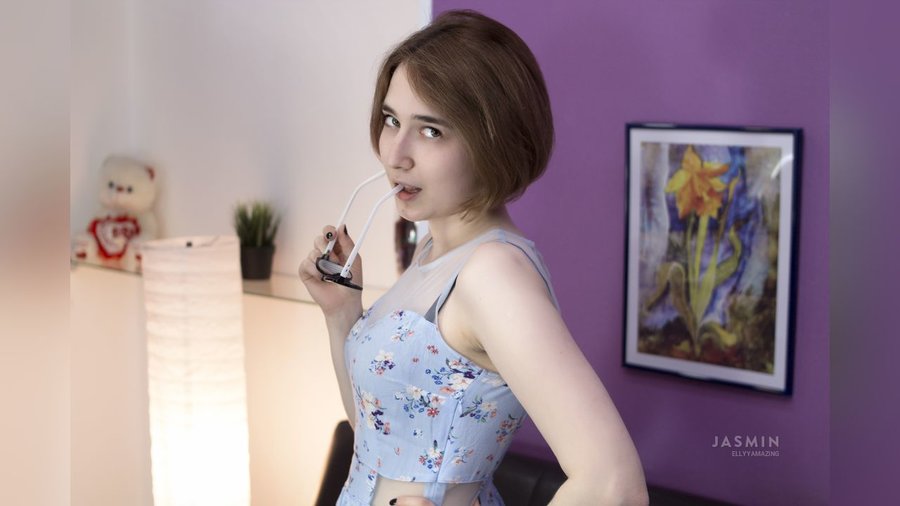 Bisexual 18yo girl - XXX Dessert - Picture 3