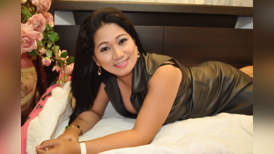 Asian fingering squirt - XXX Dessert - Picture 3