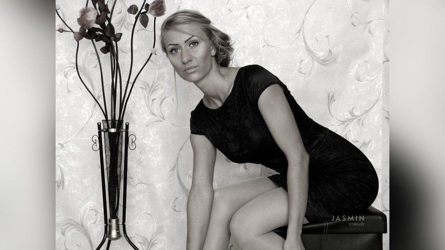 Tiny tits oil dildo - XXX Dessert - Picture 2