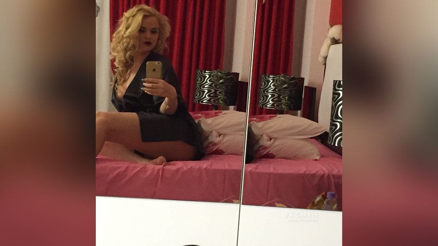 Bisexual italian girl - XXX Dessert - Picture 2