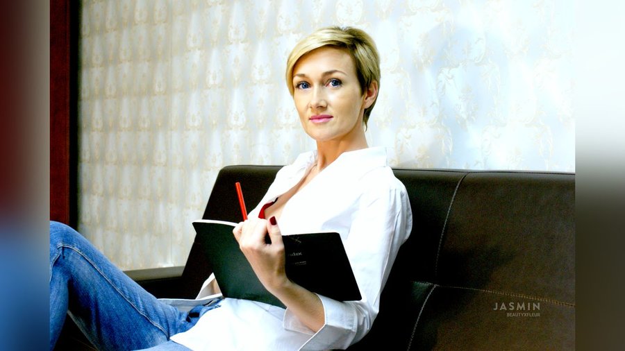 Straight mature squirt - XXX Dessert - Picture 2