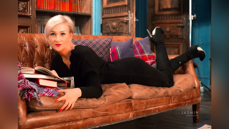 Straight mature squirt - XXX Dessert - Picture 4