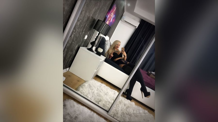 Athletic camgirl squirt - XXX Dessert - Picture 3