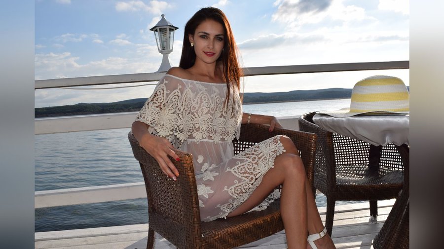 Petite striptease - XXX Dessert - Picture 3