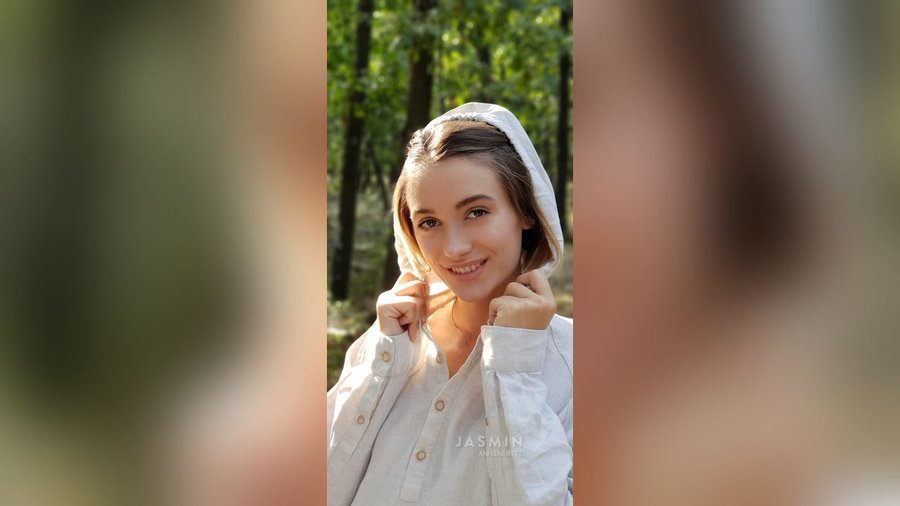 French athletic girl - XXXonXXX - Pic 1