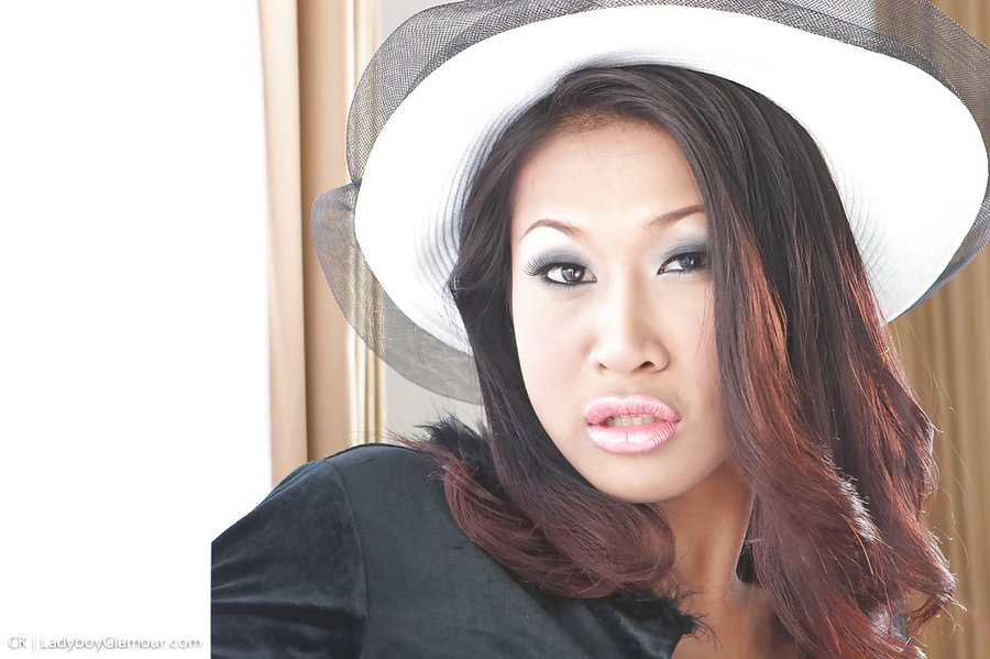 Asian beautiful fishnet - XXX Dessert - Picture 1