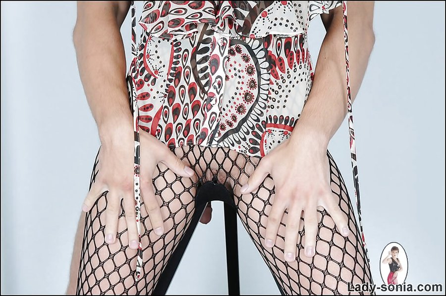 Chained Lady Sonia - XXXonXXX - Pic 2