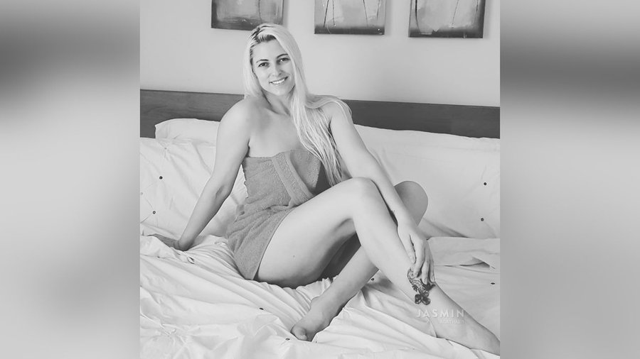 Italian big tit milf - XXX Dessert - Picture 1