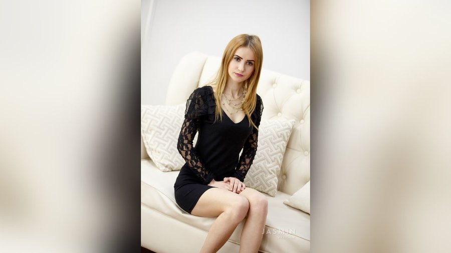 Petite grey eyes girl - XXX Dessert - Picture 1