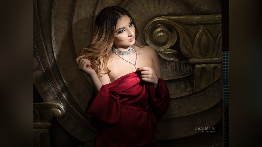 Camgirl tiny tits dildo - XXX Dessert - Picture 1