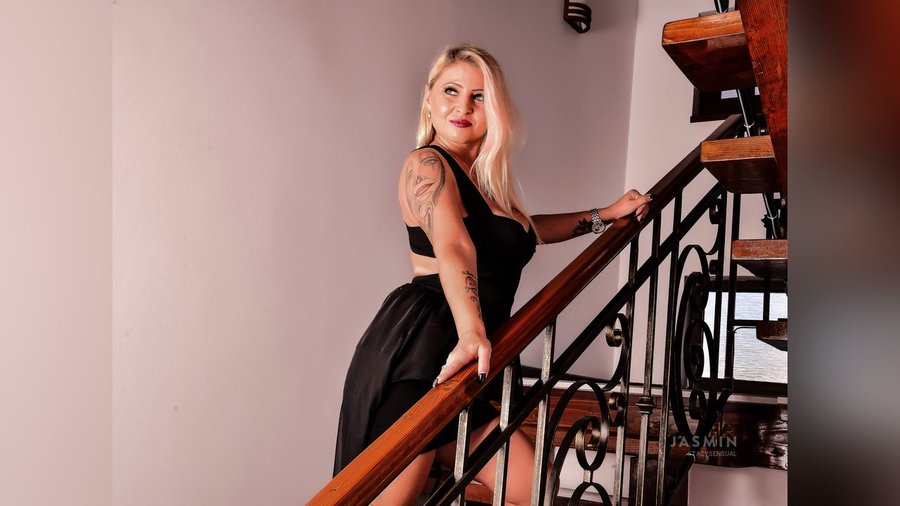 Big tit french oil - XXX Dessert - Picture 3