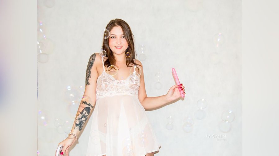 19yo piercing - XXX Dessert - Picture 1