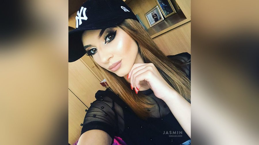 Tiny tits teen cameltoe - XXX Dessert - Picture 2