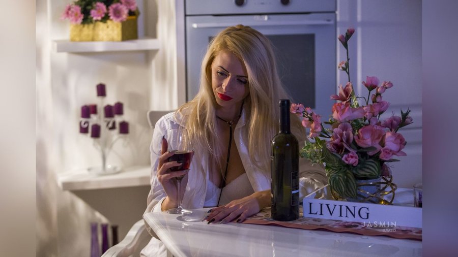 Athletic milf squirt - XXX Dessert - Picture 4