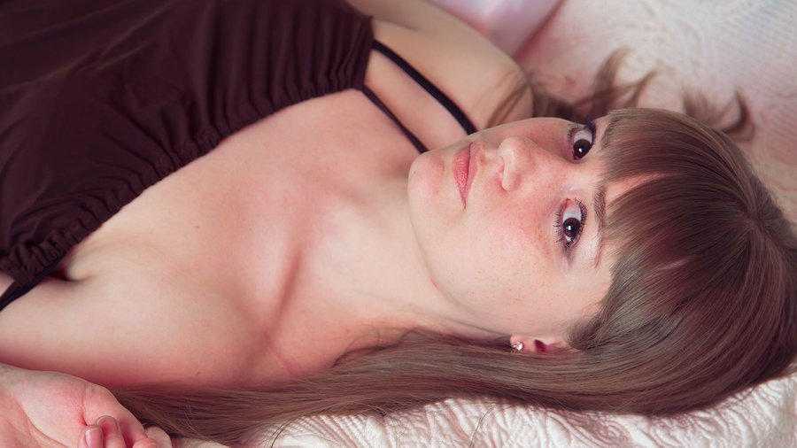 Petite girl squirt - XXX Dessert - Picture 4
