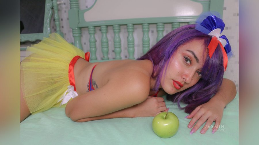 Tiny tits 18yo webcam - XXX Dessert - Picture 3