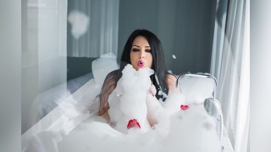 Bisexual huge tits - XXX Dessert - Picture 4