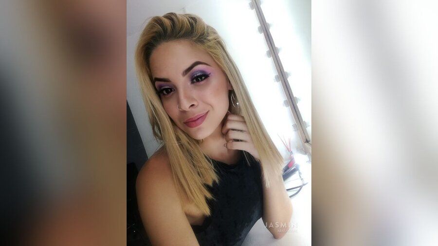 18yo dildo squirt - XXX Dessert - Picture 2