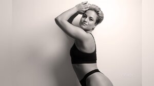 Straight brown eyes girl - XXX Dessert - Picture 4