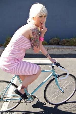 Blonde bicycle - XXXonXXX - Pic 3