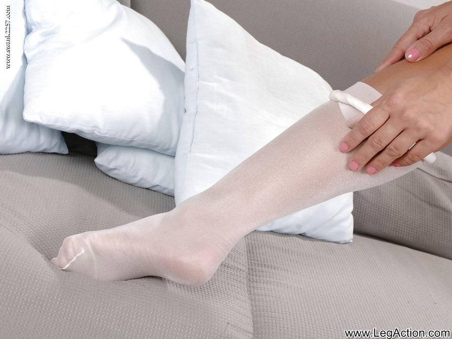 Czech stripping toe sucking - XXX Dessert - Picture 10