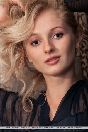 Czech tiny sensual teen - XXX Dessert - Picture 1