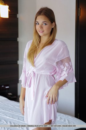 Blonde tiny tits - Picture 1