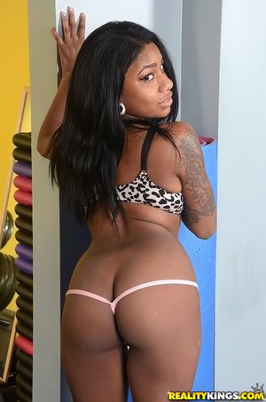 Natural big ass latina lesbian - Picture 4