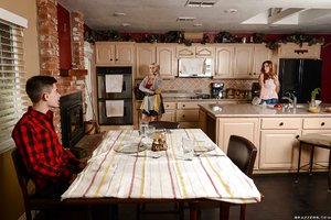 Cougar kitchen