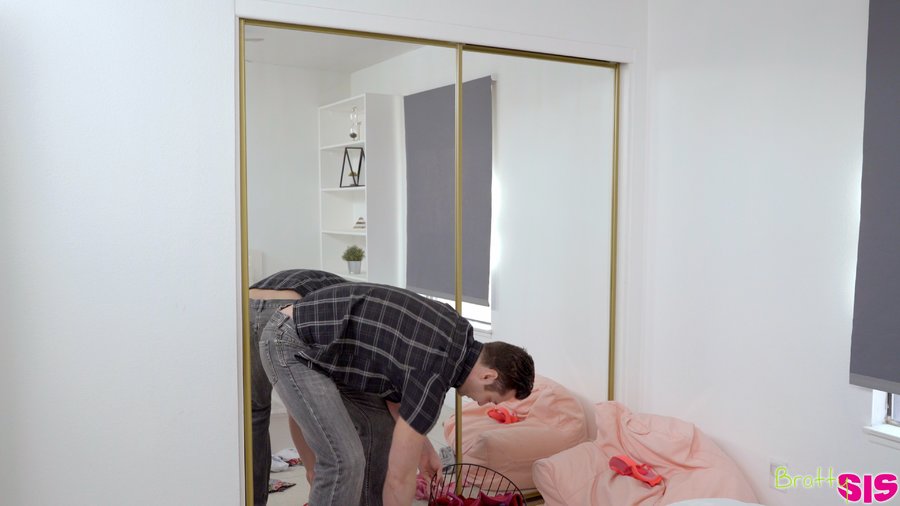 Small tits vagina gape - XXX Dessert - Picture 4