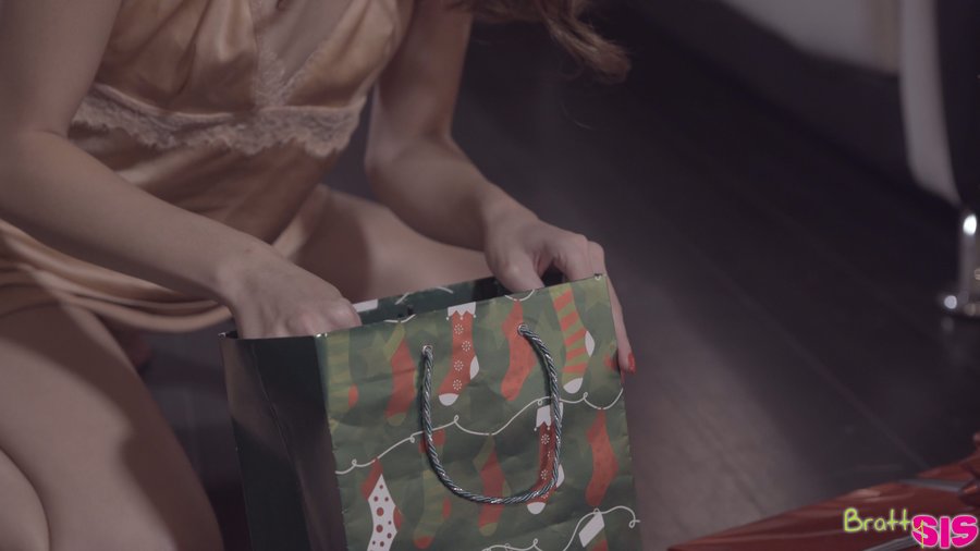 Angry christmas lingerie - XXX Dessert - Picture 3